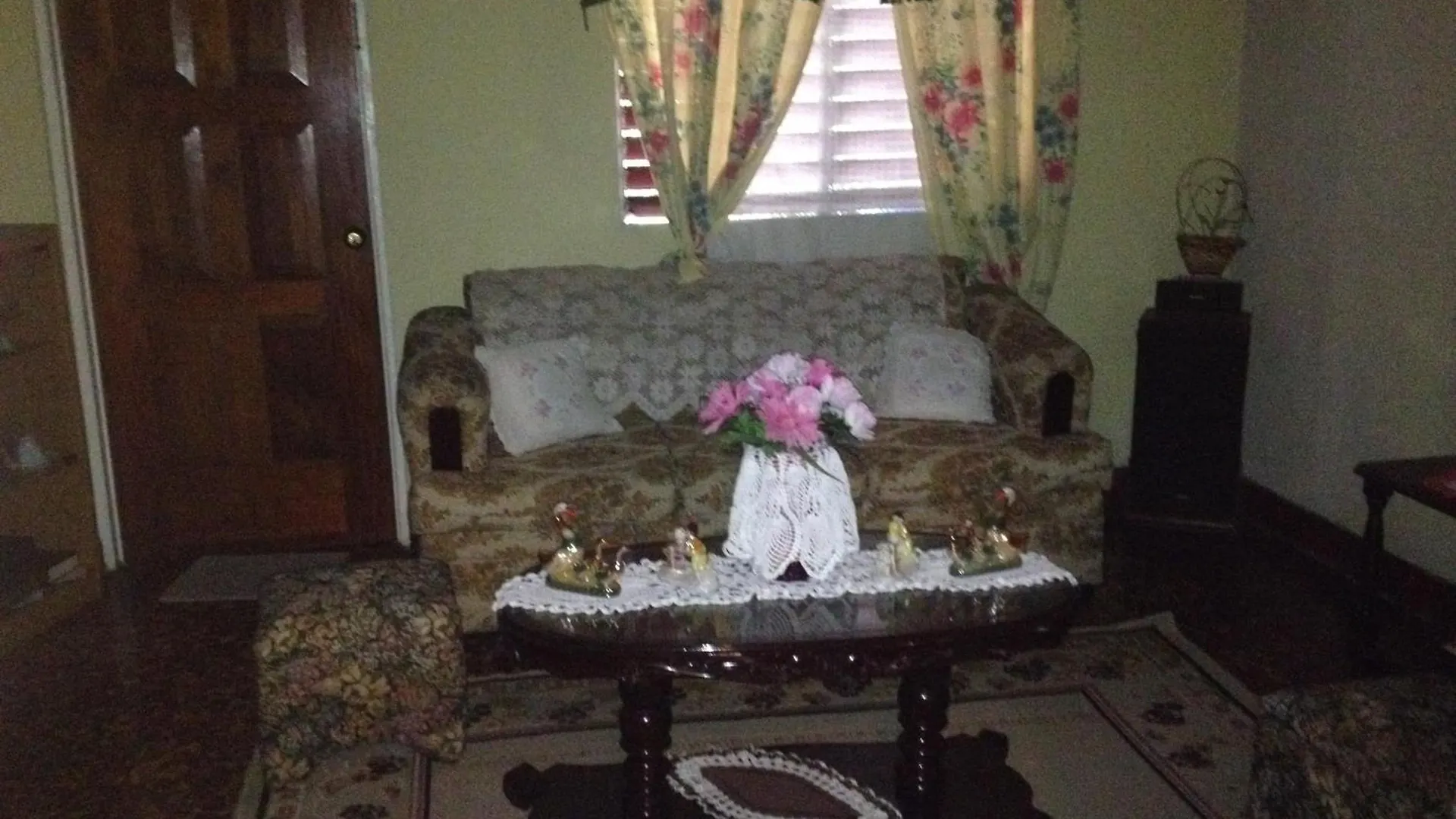 Kingston Airport Bed And Breakfast 0*,